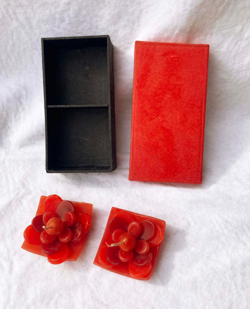 2 Red Lotus Floating Candles in Red Black Gift Box Set Birthday Xmas Valentine Mothers Day Gift Present