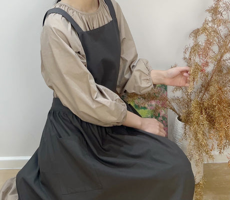 Beige Cotton Waterproof Artisan Apron - 100x85cm, Stylish Cross-Back Design, Ideal for Kitchen & Floral Work